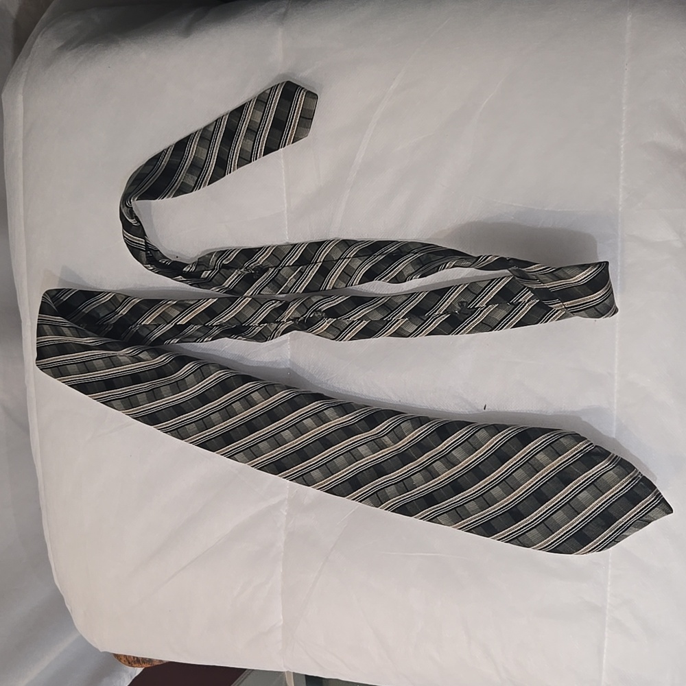 Joseph and Feiss international tie
